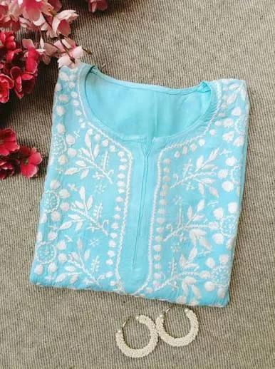 chikankari kurti photo before AI catalogue generation