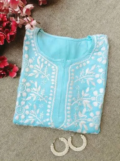 chikankari kurti photo before AI catalogue generation